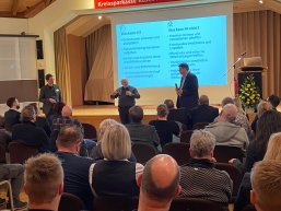 Bild mit Dr. Knoch vom DFKI mit Prof. Dr. Wölker, Hochschule Kaiserslautern und Moderator Dr. Verlage