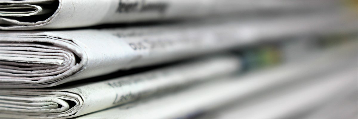 An Image of a newspaper Stapel Zeitungen